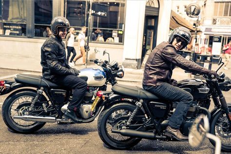 Triumph Bonneville T100 – Ten Things you need to Know https://blog.gaadikey.com/triumph-bonneville-t100-motorcycle-10-things-to-know/ Triumph T100 Bonneville, Triumph T100, Moto Triumph, Triumph Bonneville T100, Triumph Bobber, Bonneville T100, Street Tracker, Motorcycle License, Man Bike