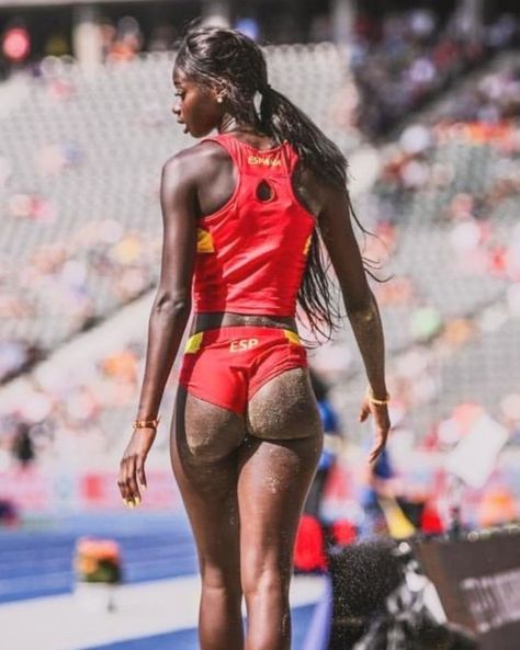 Fatima Diame, Spanish Chocolate, Female Pose Reference, Dark Skin Women, African Beauty, Female Poses, 인물 사진, Perfect Woman, Female Athletes