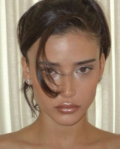 Real Wedding Makeup, 1995 Makeup Looks, Fish Beauty Face Type, Gemini Venus Makeup, Ethereal Essence Makeup, Pisces Rising Makeup, Taurus Rising Makeup, Aquarius Makeup, Coquette Model