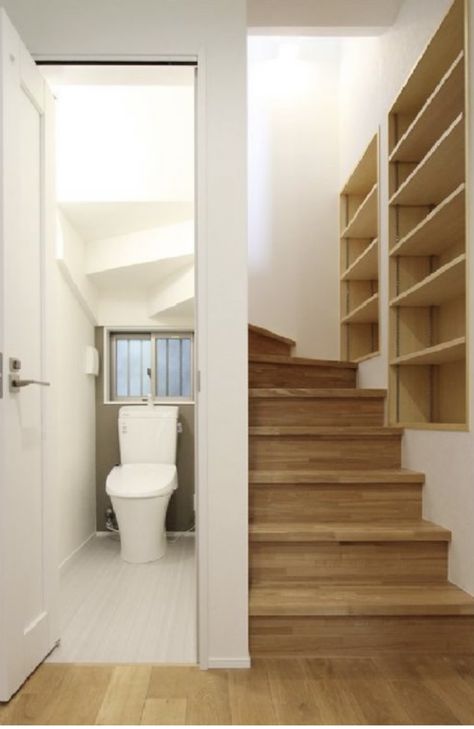 Home Stairs Design Interiors, Hallway Under Stairs, Bookshelves Playroom, Pantry Modern, Under Stairs Ideas, تحت الدرج, درج السلم, Bathroom Under Stairs, Home Designs Exterior