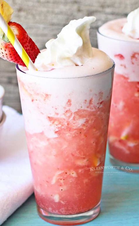 Pineapple Slush, Slush Recipes, Slushie Recipe, Drink Recipes Nonalcoholic, Pineapple Rum, Summer Drink Recipes, Shakes Drinks, Punch Recipes, Delicious Drinks