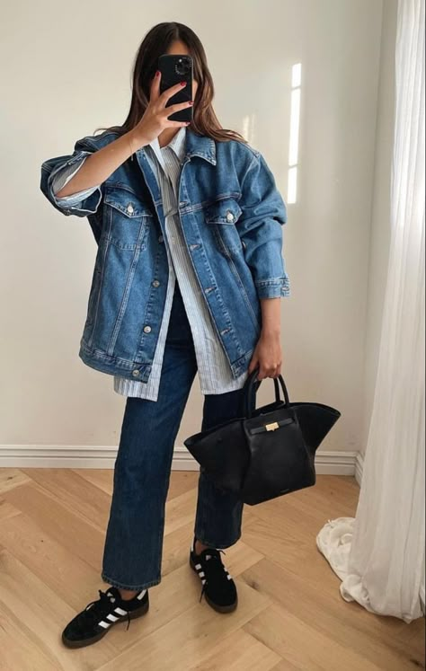 Oversized Jean Jacket Outfit, Adidas Samba Outfits, Fall Weekend Outfits, Samba Outfits, Adidas Samba Outfit, Samba Outfit, Look Adidas, Jean Jacket Outfits, Spring Inspo