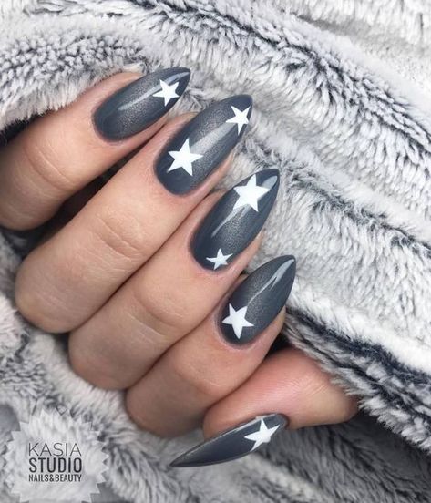 <3 Short Nail Beds, Stars Nail Art, Nail Inspo Trendy, Square Oval Nails, Stars Nails, Unique Manicure, Ombre Nail Art Designs, Acrylic Nail Shapes, Star Nail Art