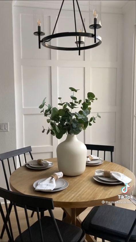 Small Dining Table Decor Ideas, Townhouse Decorating, Dining Room Renovation, Neutral Dining Room, Dining Area Decor, Minimalist Farmhouse, Dining Room Accents, Candle Table Decorations, Casual Dining Rooms