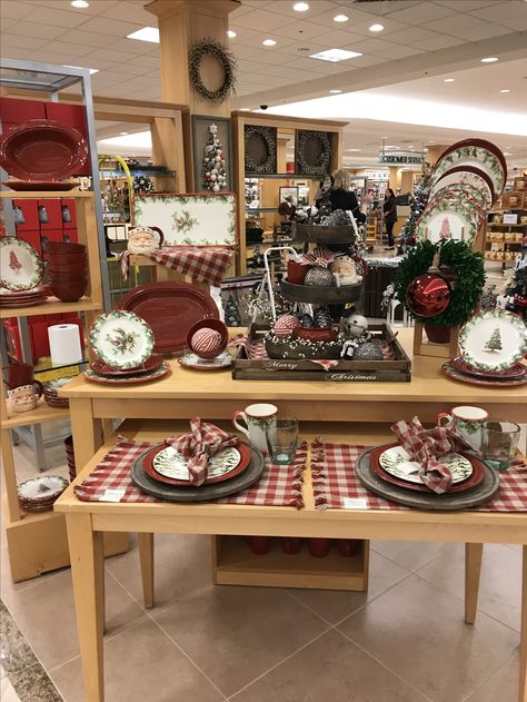 Visual Merchandising Displays Round Table, Cake Plate Decor Display Christmas, Visual Merchandising Displays Table, Christmas Table Ware Retail Displays, Christmas Merchandising, Dinner Display, Furniture Store Display, Christmas Store Displays, Holliday Dinnerware Sets