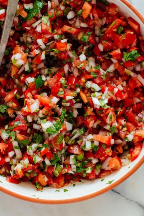 Tacobar Party, Savoury Sauces, Beach Snacks, Healthy Mexican Recipes, Strawberry Salsa, Mexican Recipe, Tacos Burritos, Healthy Mexican, Burrito Bowls