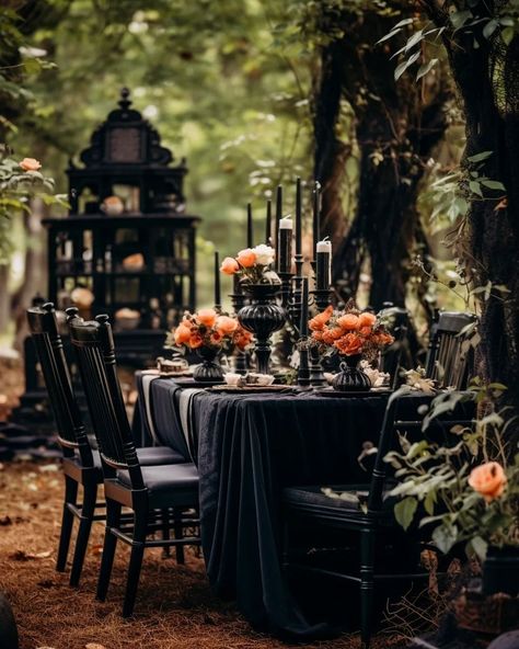 Dark Garden Party, Addams Family Themed Wedding, Glam Living Room Ideas, Gothic Dinner Party, Gothic Dinner, Vintage Christmas Decor Ideas, Fall Festival Decorations, Gothic Wedding Theme, Spooky Dinner