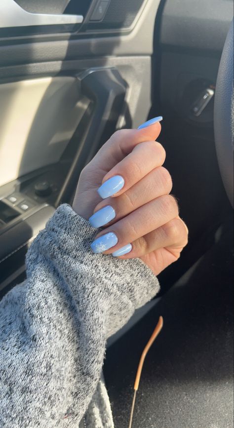 Periwinkle blue snowflake acrylic manicure nails January Nails Snowflake, Blue Nails Winter 2023, Winter Nails Inspiration 2023, Blue Winter Nail Designs Simple, Blue And Snowflake Nails, Winter Blue Nails Gel, Winter Season Nails Blue, January Nails Aesthetic, Light Blue With Snowflake Nails