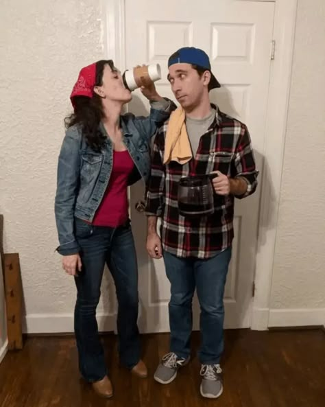 Genius Halloween Costumes, Meme Costume, Cute Couples Costumes, Unique Couple Halloween Costumes, Matching Halloween Costumes, Couples Halloween Costumes, Duo Halloween Costumes, Pretty Halloween Costumes, Couples Halloween Outfits