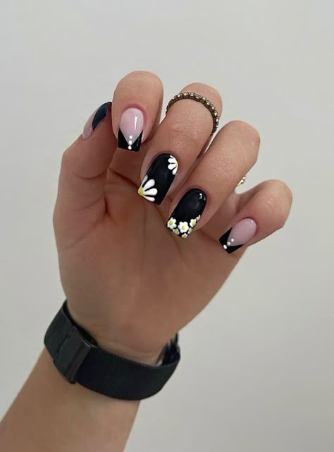 2024 Dark Spring Nails: Matte, Gothic, and Aesthetic Art Designs Spring Nails Matte, Dark Spring Nails, Very Short Nails, Black Nails Design, Dark Nail Art, Dark Spring, A Touch Of Darkness, Touch Of Darkness, Dark Red Nails