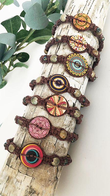 DIY Boho-Style Wooden Button Bracelets - Tutorial Video for Colorful Handmade Bracelets - ACCESSORY-MU Handcrafted Jewelry, Crafts & Graphic Design Boho Bracelets Tutorial, Craft Graphic Design, Fabric Cuff Bracelets Diy, Wooden Beads Bracelet, Cuff Bracelets Diy, Button Bracelets, Leather Cord Jewelry, Fabric Cuff Bracelet, Denim Bracelet