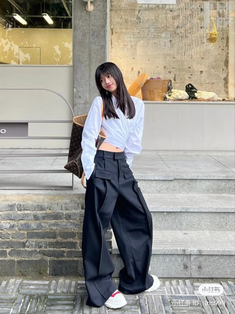 Small Top Big Pants Outfit Aesthetic, Small Top Big Pants Outfit, Casual Asian Fashion, Big Pants Outfit, Korea Fashion, 가을 패션, Edgy Outfits, Korean Outfits, Asian Fashion