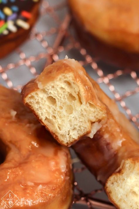 Low Carb Donut Recipes, Keto Doughnut Recipes, Keto Donut Recipe, Keto Doughnuts Donut Recipes, Low Carb Donuts Baked, Low Carb Yeast Donut Recipes, Keto Yeast Donut Recipe, Keto Glazed Donut, Keto Donuts Low Carb