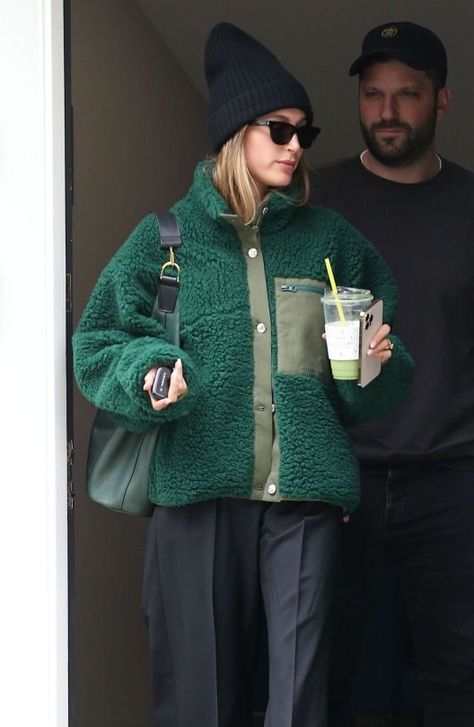 Polar Outfit, Hailey Baldwin Street Style, Hailey Rhode Baldwin, Cold Fashion, Gigi Hadid Outfits, Sandy Liang, Womenswear Fashion, Sarah Jessica Parker, Style Crush