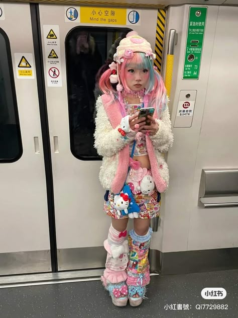 Decora Fashion Outfits, Harajuku Fashion Aesthetic, Harajuku Fashion Decora, Decora Fashion, Decora Harajuku, Japanese Fashion Trends, Harajuku Decora, Kawaii Outfit Ideas, Oc Outfits