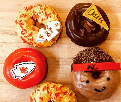 Food Critics: Where To Get The Best Super Bowl Food In Kansas City In 2021 | KCUR 89.3 - NPR in Kansas City. Local news, entertainment and podcasts. Kansas City Chiefs Snacks, Chiefs Food, Chiefs Win, Donut Ideas, Superbowl Desserts, Super Bowl Snacks, City Super, Food Critic, Superbowl Snacks