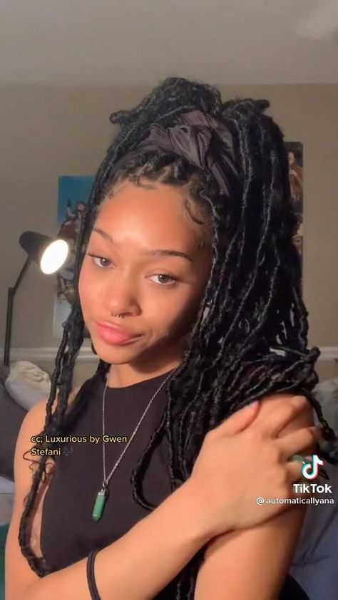 Locks Black Women Aesthetic, Soft Locs With Accessories, How To Style Faux Locs, Faux Locks Hairstyle, Hairstyles For Soft Locs, Soft Loc Hairstyles, Soft Locs Hairstyles, Faux Locs Styles, Faux Locks