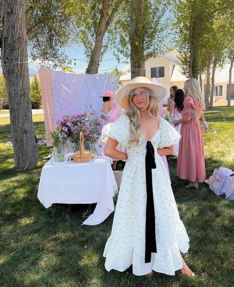 English Garden Party Outfit, Garden Bridal Shower Dress, Bridal Shower Tea Party Outfit, Bridal Tea Party Outfit, Tea Party Bridal Shower Ideas Outfit, Tea Party Bridal Shower Outfit, Garden Tea Party Outfit, Modern Tea Party Outfit, Brunch Themes