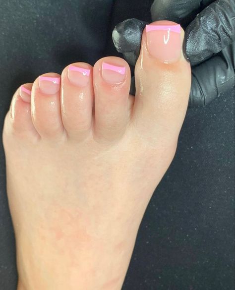 Cute Pink Pedicure Ideas, Gel Nails Feet Summer, Pink French Tips Pedicure, Colorful French Tip Pedicure, Pedicure French Tip Pink, Pink French Pedicure Ideas, French Pink Pedicure, Toe Nail Colors French Tip, French Tio Pedi