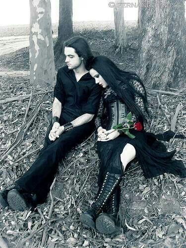 Goth romance Gothic Couple, Gothic People, Gothic Pictures, Gothic Culture, Gothic Photography, Goth Guys, Goth Wedding, Gothic Romance, Romantic Goth