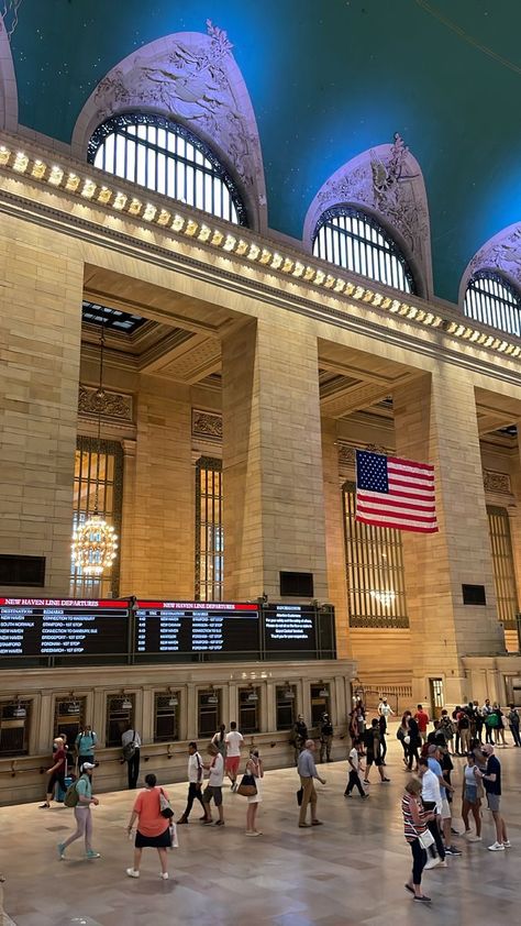 grand central station, nyc Nyc Dream Life, Nova York City, New York Travel Aesthetic, Nyc Vision Board, New York Places To Visit, Nyc Places To Visit, New York Life Aesthetic, Gossip Girl New York, Nyc City Aesthetic