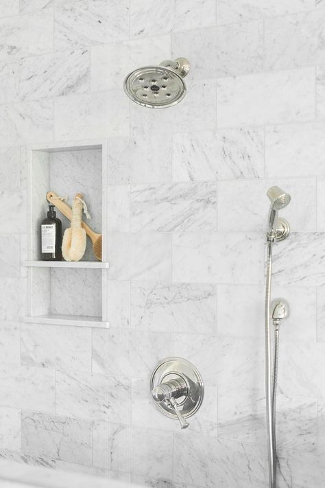 Sleek Bathroom Design, Studio Mcgee Bathroom, Mcgee Bathroom, Sleek Bathroom, Small Bathroom Organization, Marble Showers, Pretty Bathrooms, Shower Niche, Bad Design