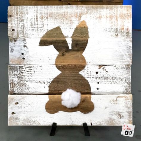 Rustic reclaimed wood signs are all the rage! Using pallet wood for the sign makes these signs a cheap and easy DIY to add to your Easter Decorations. Easter Wood Signs, Diy Bunny, Bunny Sign, Rustic Easter Decor, Rustic Easter, Easter Wood Crafts, Farmhouse Easter Decor, Burlap Canvas, Reclaimed Wood Signs