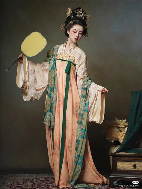 Chinese Dynasty Clothing, Traditional Chinese Outfit For Women, Types Of Hanfu, Ancient China Fashion, Tang Dynasty Aesthetic, Chinese Culture Outfit, China Outfits Traditional, Chinese Cultural Clothing, Tang Dynasty Clothing For Women