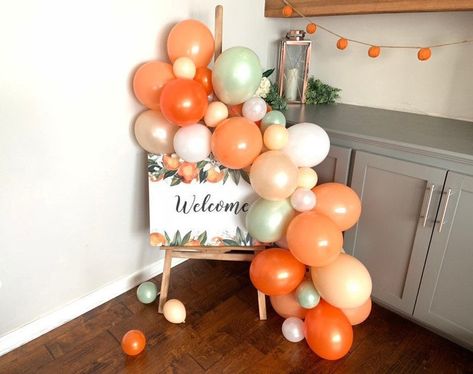 Bridal Shower Deco, Cutie Is On The Way, Deco Orange, Citrus Baby, Peach Baby Shower, Balloon Garland Diy, Orange Baby Shower, Orange Balloons, Diy Balloon