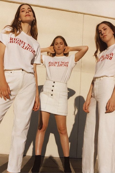 Urban Outfitters HAIM Right Now Tee Haim Style, Danielle Haim, Haim, White Outfits, Look Cool, Fashion Magazine, No. 2, Right Now, Urban Outfitters