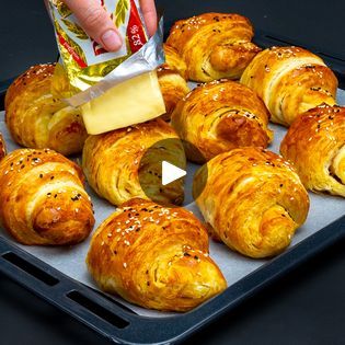 Banana Split Dessert Recipes, Crossant Recipes, Banana Split Dessert, Croissant Recipe, Breakfast Ingredients, Pastry Shop, Banana Split, Warm Milk, Food Videos Desserts