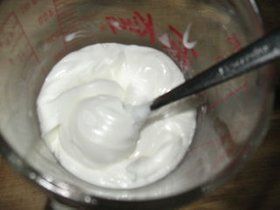 DIY cold cream Cold Cream Recipe, Diy Cold Cream, Cold Cream Face, Olive Oil Moisturizer, Diy Toiletries, Ponds Cold Cream, Face Cream For Men, Urea Cream, Non Comedogenic Oils