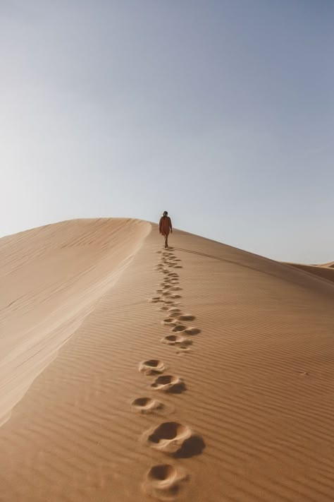 Desert Photoshoot Ideas, Sand Dunes Photoshoot, Abu Dhabi Travel, Dubai Safari, Desert Photoshoot, Footprints In The Sand, Dubai Vacation, Dubai Aesthetic, Desert Photography