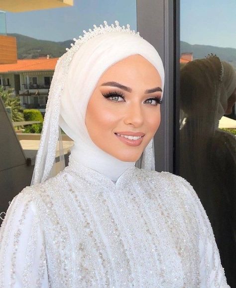 Hijab Bride Veil, Bridal Dress Hijab, Bride Hijab Style, Muslim Wedding Dress Hijab Bride, Muslim Wedding Hijab, Wedding Dress Hijab, Wedding Hijab Styles, Hijabi Wedding, Bridal Hijab Styles