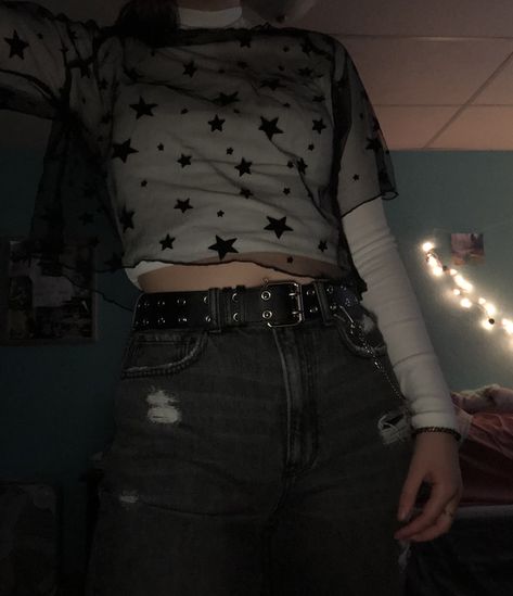 Star Grunge Outfits, Grunge Star Outfit, Soft Egirl Outfits Ideas, Estilo Egirl, E Girl Outfits Aesthetic Black, Cute Egirl Outfits, Emo Streetwear Tops, Soft Emo, Emo Girl Outfits