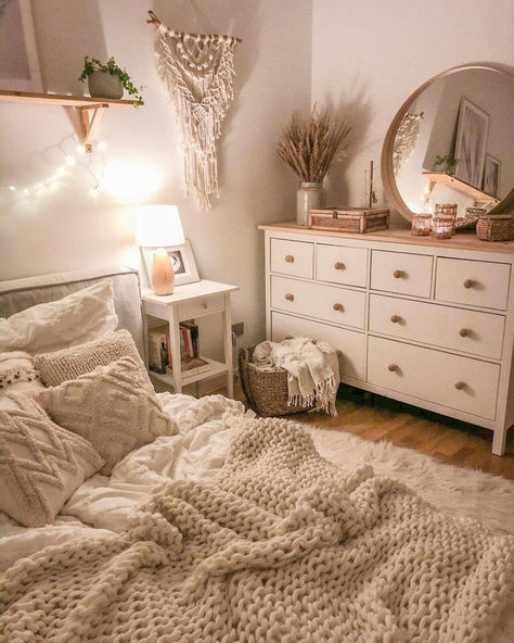 Beige Room, Small Bedroom Ideas, Bedroom Bedding, Bedroom Color, Redecorate Bedroom, Cozy Room Decor, Teen Bedroom Decor, Room Makeover Bedroom, Dream Room Inspiration