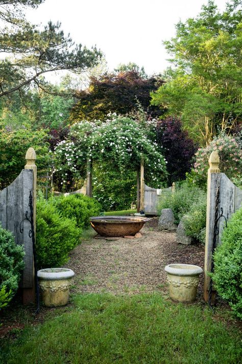 Inside an Antebellum Georgia Estate – Garden & Gun Southern Garden, Estate Garden, Have Inspiration, Farm Gardens, Country Gardening, Garden Gates, Garden Styles, Garden Paths, Garden Room