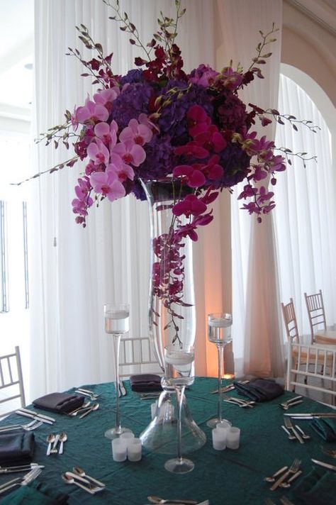 Orchid Wedding Theme, Water Centerpieces, White Orchid Bouquet, Purple Wedding Reception, Purple Centerpieces, Tall Centerpiece, Orchid Centerpieces, Orchid Bouquet, Boda Mexicana