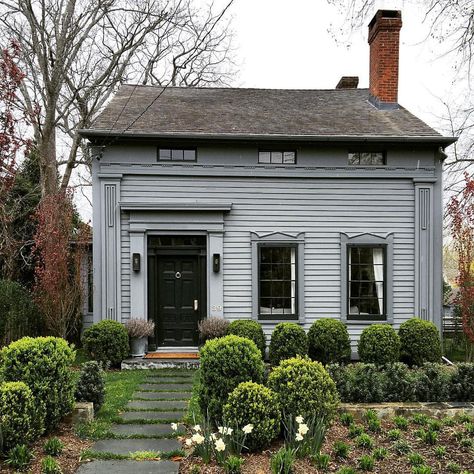 Revisiting a fav #sagharbor cottage--daffodils have finally sprung in the #hamptons. Happy Sunday! #cottagegoals #springvibes #socharming… Clapboard House, Houses Beautiful, Colonial Decorating, Scandinavian House, Greek Revival Home, Cozy Cottages, Cape Cod Style House, Brick Chimney, Country Cottages