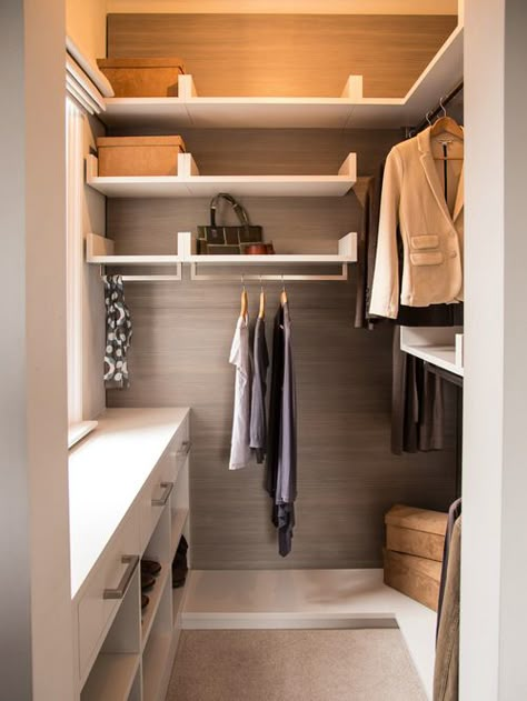 Small Walk In Closet Design Ideas, Remodels & Photos Small Walk In Closet Organization, Teenage Room Decor, Small Walk In Closet, A Walk In Closet, Walk In Closet Design, Walking Closet, Walk In Robe, Closet Layout, Wardrobe Room