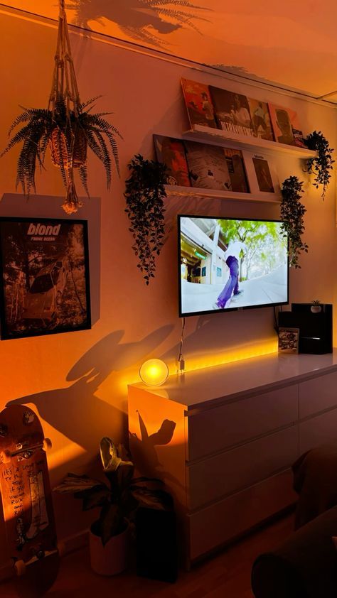 Tv Setup Bedroom, Chill Bedroom Aesthetic, Cozy Chill Room, Chill Room Ideas Bedrooms, Led Bedroom Ideas, Bedroom Ambient Lighting, Ambient Lighting Bedroom, Chill Room Aesthetic, Hypebeast Room