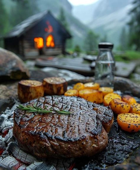 Cabin Food, Medieval Recipes, Best Feelings, Fire Food, Campfire Food, Fire Cooking, Man Food, Outdoor Food, Warm Food