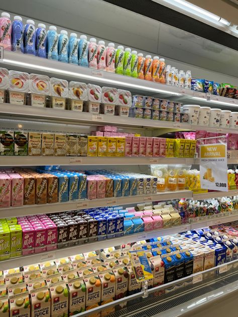 Korean Cvs Store Food, Korean Supermarket Food, Korean Store Food, Korean Supermarket Aesthetic, Korea Convenience Store Aesthetic, Kore Market, Korean Grocery Store Aesthetic, Korean 7/11, Korean Convience Store Aesthetic