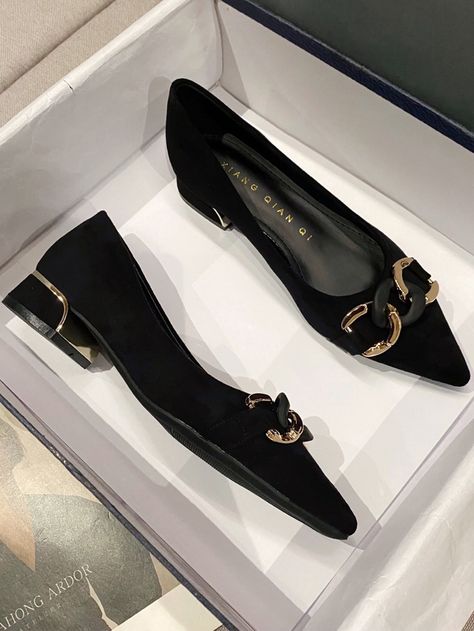 Elegant Black Flat Shoes, Flat Corporate Shoes, Classy Flats For Women, Female Shoes Flats, Formal Shoes Women Flats, Formal Flat Shoes Women, Fancy Shoes Flats, Black Formal Shoes Women, Flat Footwear For Women