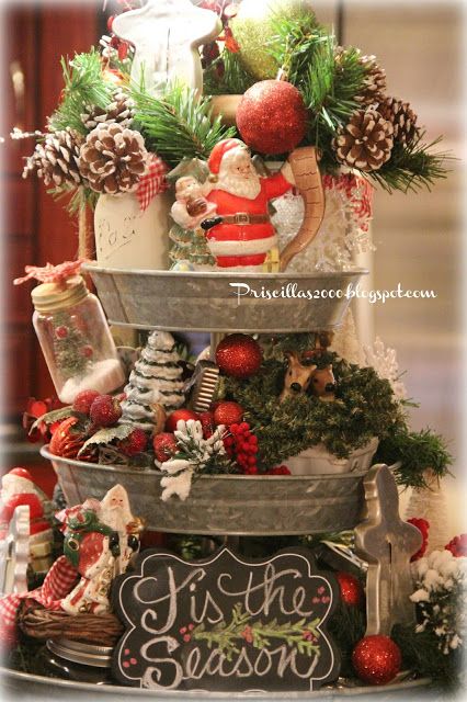 Priscillas: Christmas Galvanized Tiered Tray 2015 Christmas Tiered Tray Ideas, Cookies Display, Decor For Coffee Table, Galvanized Tiered Tray, Decoration Ideas For Christmas, Christmas Tiered Tray, Christmas Wreaths Diy Easy, Country Christmas Decorations, Christmas Tablescape