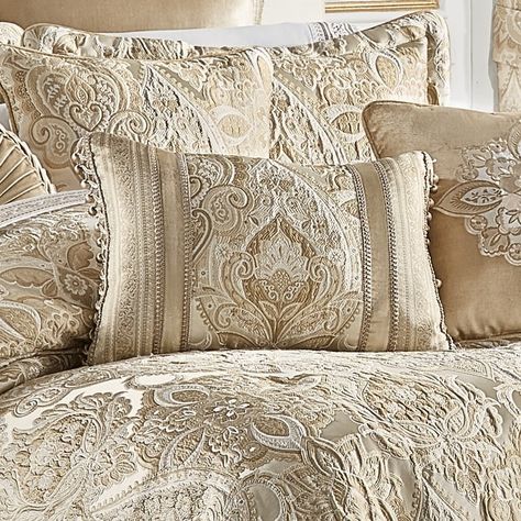 Bedroom Comforter Sets, Beige Comforter, Luxury Pillows, Queens New York, Luxury Bedding Sets, Throw Pillows Bed, Comfortable Bedroom, Bed Linens Luxury, Beautiful Bedding