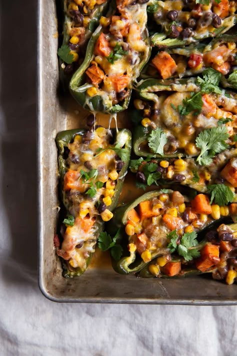 Vegetarian stuffed poblano peppers loaded with salsa, sweet potato, corn and black beans. Easy, minimal ingredients and HEALTHY! Easy Stuffed Pepper Recipe, Corn And Black Beans, Easy Stuffed Peppers, Black Bean Corn, Poblano Peppers, Stuffed Poblano Peppers, Peppers Recipes, Meatless Meals, Vegetarian Meals