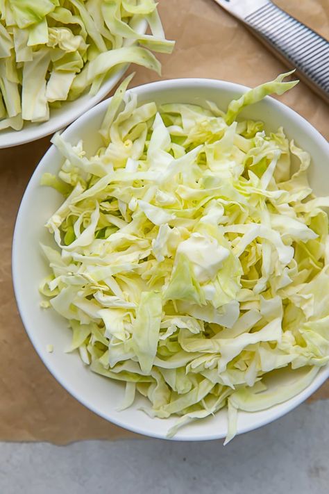 Shredding cabbage for coleslaw, soups, or salads doesn't have to be difficult or complicated! Skip the prepacked stuff and try one of these easy methods for fresh, perfectly textured shredded cabbage. #howto #cabbage #tipsandtricks Creamy Grits Recipe, How To Shred Cabbage, Quick Coleslaw, Ground Beef Breakfast, 40 Aprons, Creamy Grits, Shredded Cabbage, Grits Recipe, Vegetable Prep