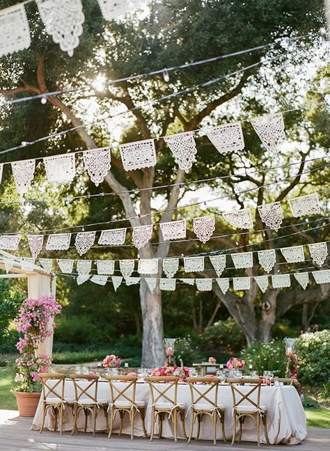 Minimalist Mexican Wedding, Doily Bunting, Spanish Style Wedding, Mexican Bridal Showers, Fiesta Wedding, Theme Harry Potter, Spanish Wedding, Wedding Dresses Cinderella, Boda Mexicana