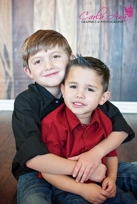 Brother Poses, Sibling Photography Poses, Sibling Poses, Sibling Photography, Party Photoshoot, Studio Poses, Family Portrait Poses, Twin Boys, Best Photo Poses